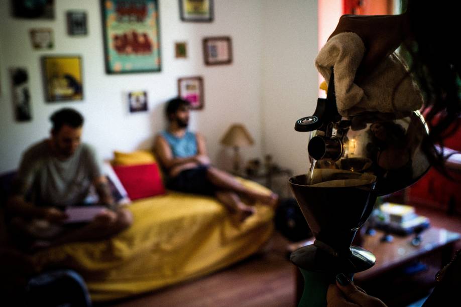 Peça acontece durante 24 horas em uma casa em Santa Cruz