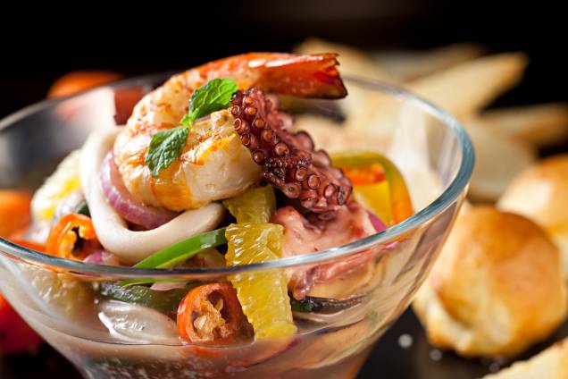Ceviche de frutos do mar: temperado com biquinho Ceviche de frutos do mar: temperado com biquinho