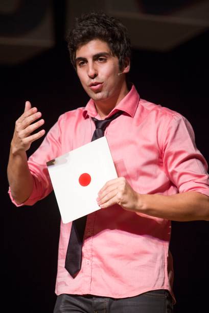 Gabriel Louchard estrela o monólogo Gabriel Louchard estrela o monólogo