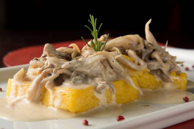 Polenta com ervas e cogumelos ao creme (R$ 30,00): boa dica da cozinha Polenta com ervas e cogumelos ao creme (R$ 30,00): boa dica da cozinha