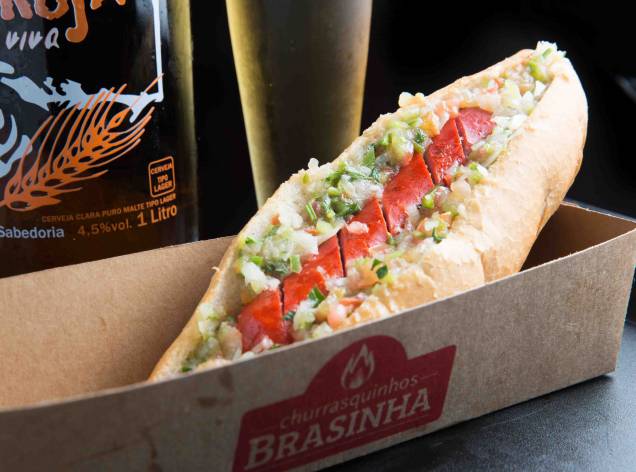 Churrasquinhos Brasinha: salsichão na baguete Churrasquinhos Brasinha: salsichão na baguete