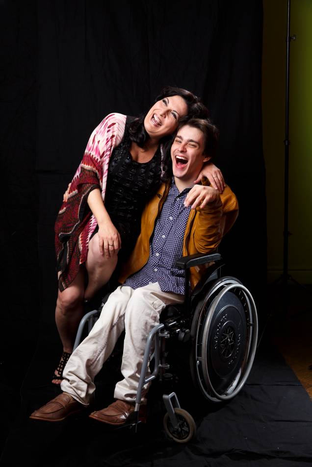 Mirna Rubim contracena com jornalista com paralisia cerebral