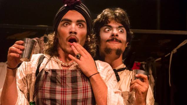 Hamlet ou Morte! brinca com Shakespeare: comédia do jovem grupo Os Trágicos parte de texto curto do inglês Tom Stoppard Hamlet ou Morte! brinca com Shakespeare: comédia do jovem grupo Os Trágicos parte de texto curto do inglês Tom Stoppard