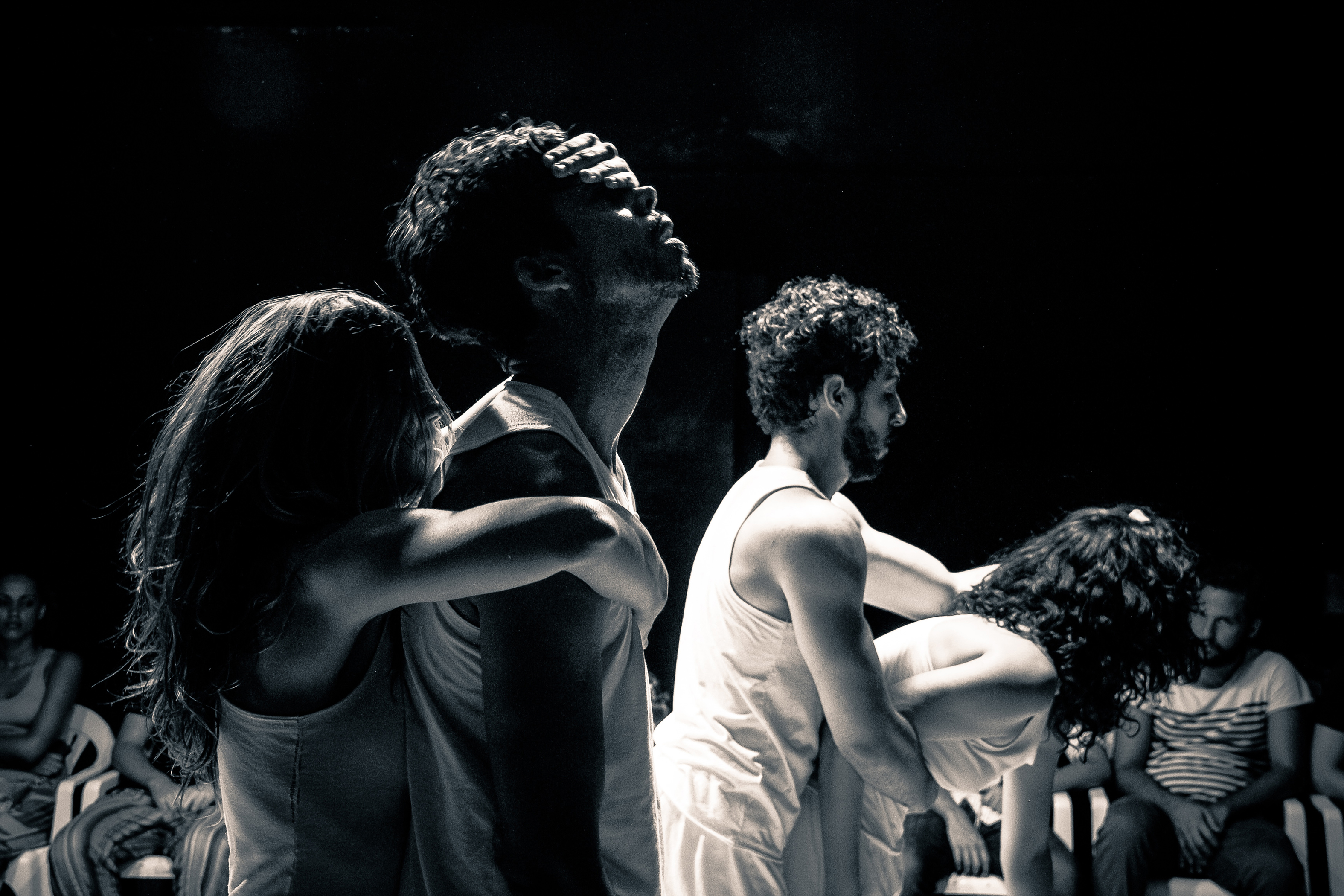 insone-grupo-z-de-teatro-foto-de-luara-monteiro-10.jpeg