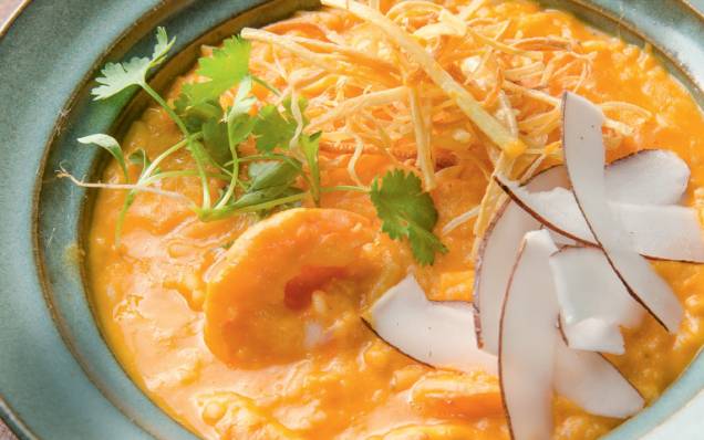 Arroz de camarão, aipim palha e coco fresco (R$ 65,00): releitura do bobó Arroz de camarão, aipim palha e coco fresco (R$ 65,00): releitura do bobó