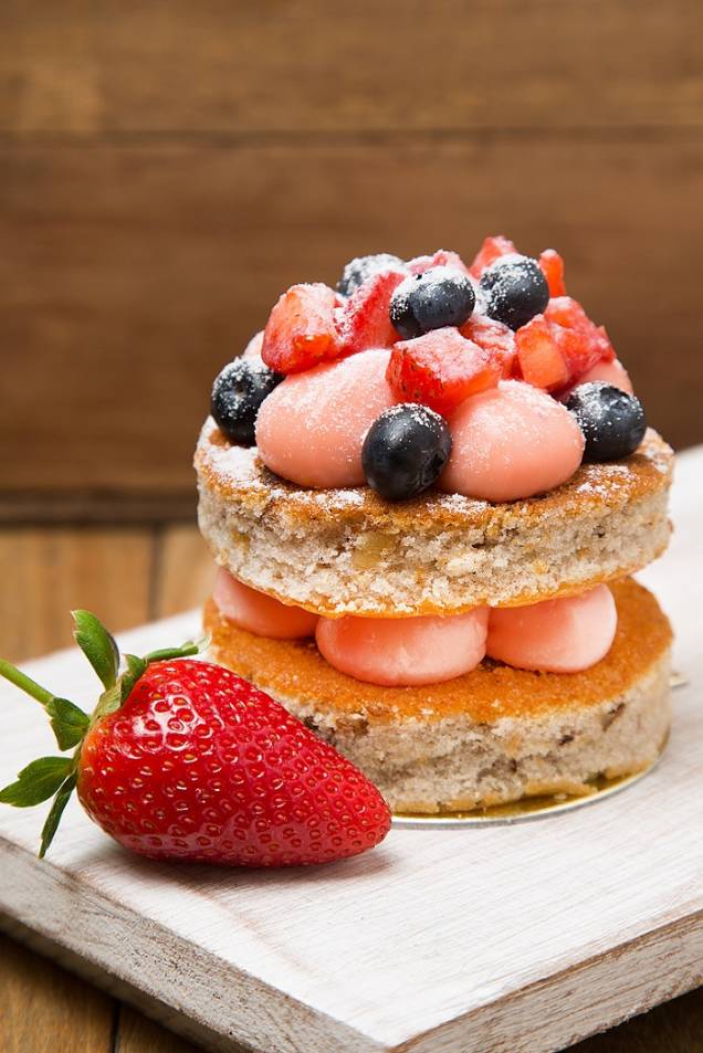 Naked cake de frutas vermelhas: tamanho individual