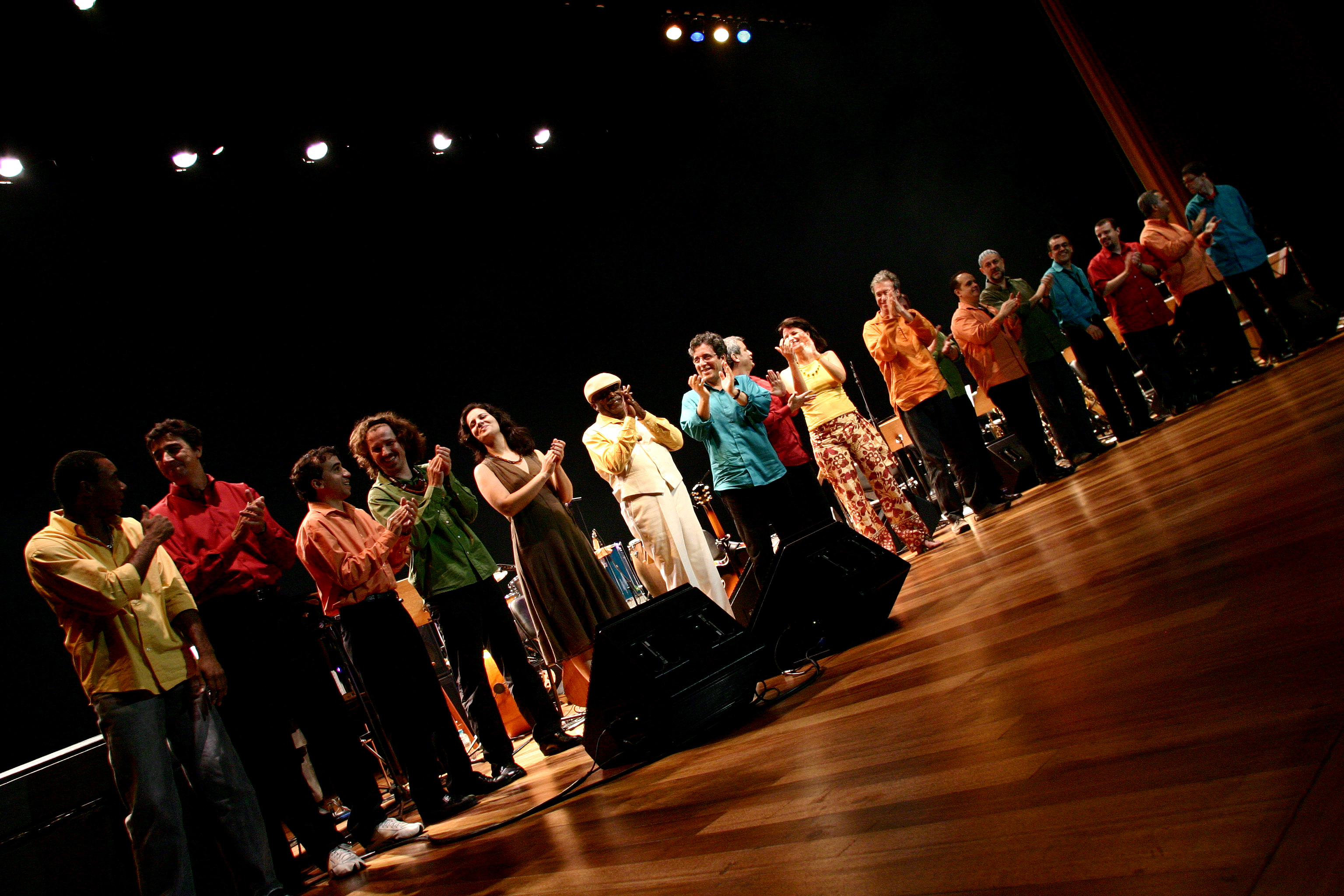 orquestra-ouro-negro-by-rachel-guedes-1.jpeg