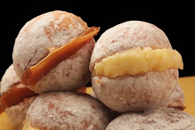 Sonhos de doce de leite e de creme: tentação Sonhos de doce de leite e de creme: tentação