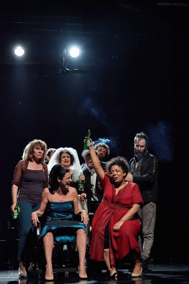Krum: drama do israelense Hanoch Levin, encenado pela primeira vez no país pela Cia Brasileira de Teatro, de Curitiba Krum: drama do israelense Hanoch Levin, encenado pela primeira vez no país pela Cia Brasileira de Teatro, de Curitiba