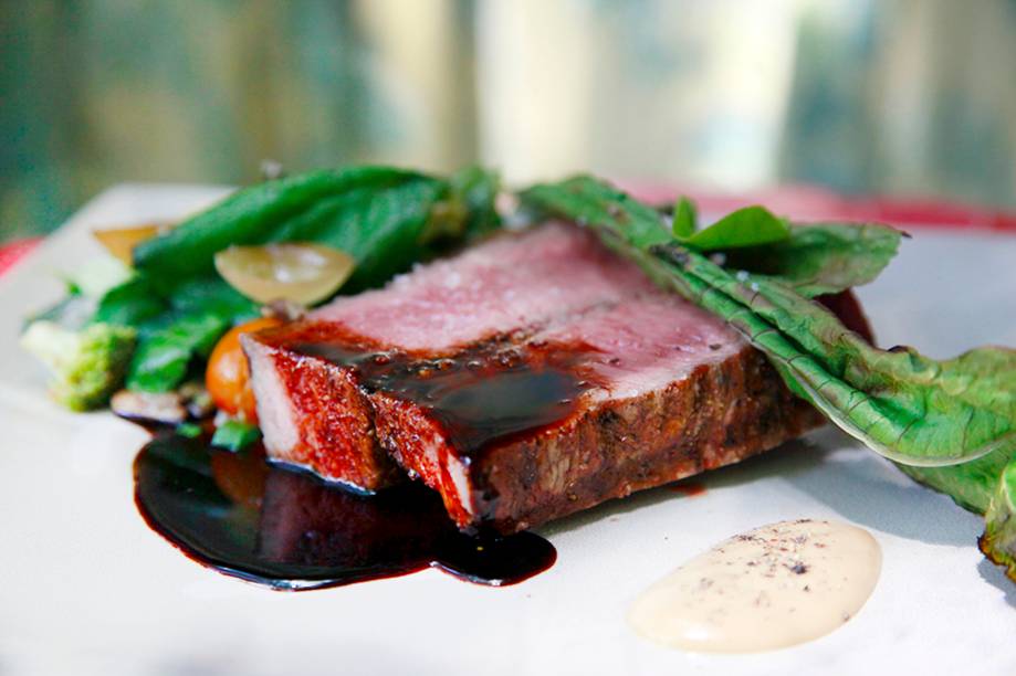 Entrecôte black angus acompanhado de salada morna: R$ 79,00
