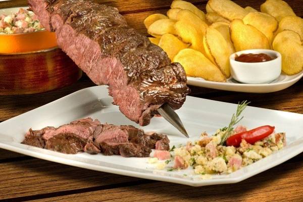 Carne suculenta  Espetinho de carne, Culinaria, Churrasco