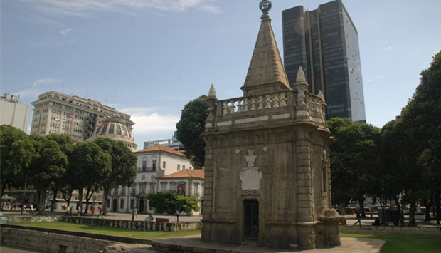 Na Praça XV, prédios históricos como o Paço Imperial, a Antiga Sé e a atual sede da Alerj<br>