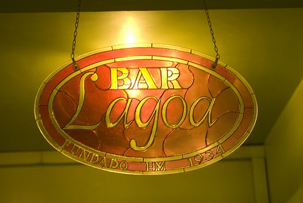 Aberto nos anos 30, manteve o ambiente art déco conservado, e hoje o bar é tombado por decreto municipal<br> Aberto nos anos 30, manteve o ambiente art déco conservado, e hoje o bar é tombado por decreto municipal<br>