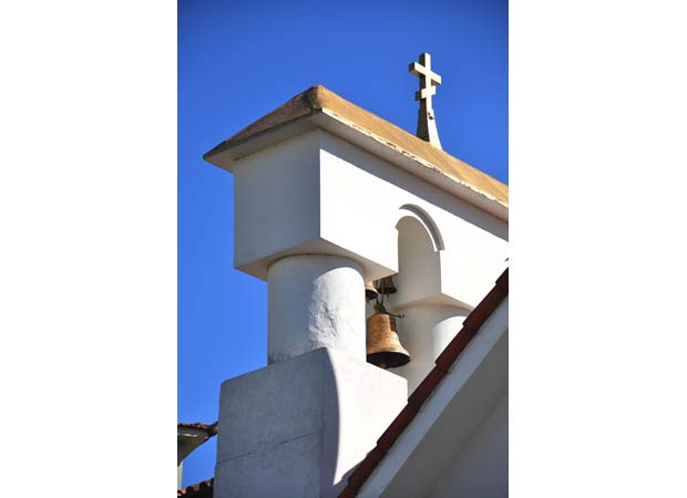 E reproduz com fidelidade a arquitetura de templos ortodoxos eslavos<br> E reproduz com fidelidade a arquitetura de templos ortodoxos eslavos<br>
