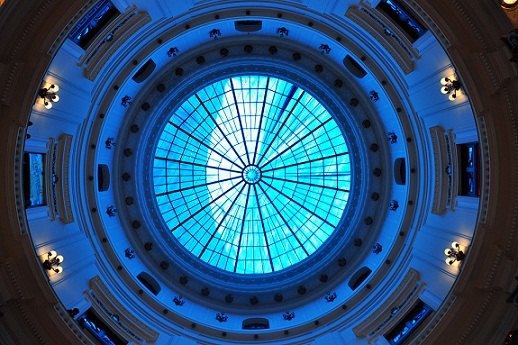 Imponente, a antiga sede do Banco do Brasil tem uma cúpula que imita construções comerciais parisienses<br>