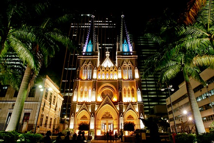 De noite, fica ainda mais bonita com a iluminação especial<br> De noite, fica ainda mais bonita com a iluminação especial<br>