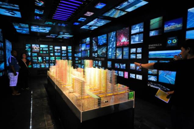 Uma maquete em acrílico transparente de uma cidade fictícia vai registrar as linhas de abastecimento de energia, comunicação, água, esgoto, alimentos, transporte, resíduos<br> Uma maquete em acrílico transparente de uma cidade fictícia vai registrar as linhas de abastecimento de energia, comunicação, água, esgoto, alimentos, transporte, resíduos<br>