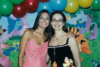 Patrícia é querida na emissora. Na foto, aparece ao lado da colega Carla Vilhena<br> Patrícia é querida na emissora. Na foto, aparece ao lado da colega Carla Vilhena<br>