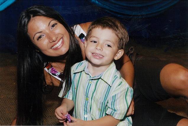 Patrícia trabalhou como correspondente em Nova York entre 2002 e 2007. Acompanhada pela família viajou por vários países. Meu filho tem mais milhas do que dias de vida, brinca<br> Patrícia trabalhou como correspondente em Nova York entre 2002 e 2007. Acompanhada pela família viajou por vários países. Meu filho tem mais milhas do que dias de vida, brinca<br>