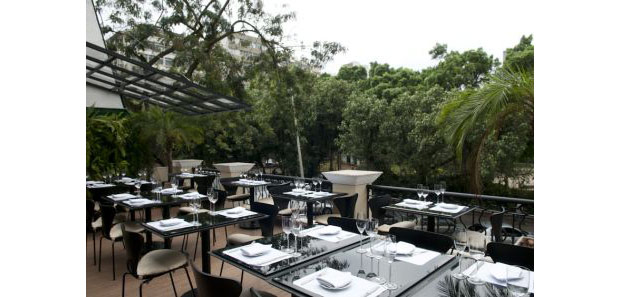 A varanda da filial Ipanema. A casa recebe grupos de 20 a 60 pessoas<br>