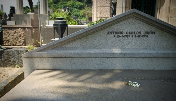 O jazigo do maestro, morto em 1996<br> O jazigo do maestro, morto em 1996<br>