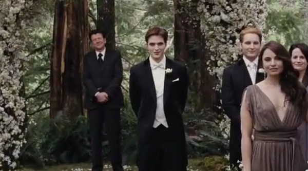 Edward espera Bella no altar<br>