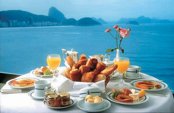 Experimentem um senhor café da manhã, com tudo a que vocês têm direito<br> Experimentem um senhor café da manhã, com tudo a que vocês têm direito<br>