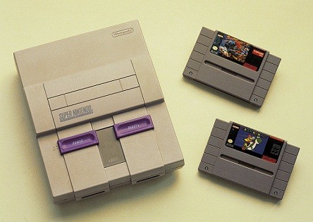 Depois do Atari e do Master System, foi a vez da japonesa Nintendo reinar no mundo dos games eletrônicos. Entre os jogos mais populares estão o bombeiro Super Mario e o macaco do Donkey Kong<br>