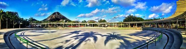 Com 2.187 metros quadrados, o rinque de patinação teve sua pista refeita, e o gradil no entorno foi trocado<br> Com 2.187 metros quadrados, o rinque de patinação teve sua pista refeita, e o gradil no entorno foi trocado<br>