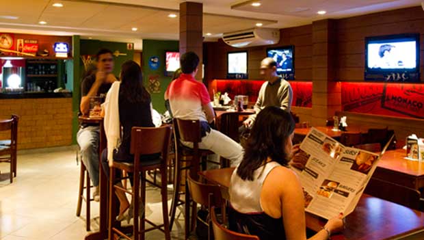 Invicto, em Botafogo, tem aparelhos de TV espalhadas por todo o ambiente<br> Invicto, em Botafogo, tem aparelhos de TV espalhadas por todo o ambiente<br>