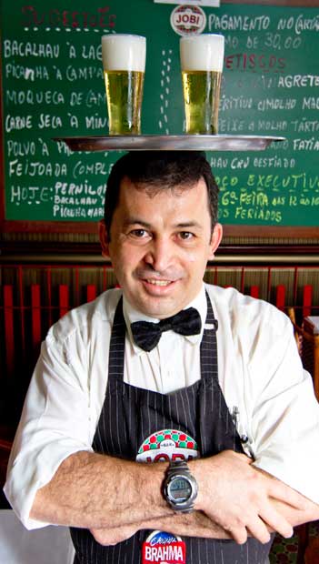 Francisco Ximenes e seu ambiente de trabalho<br> Francisco Ximenes e seu ambiente de trabalho<br>