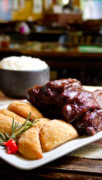 Ao molho de goiabada, acompanhada de pastéis de requeijão e ervas<br> Ao molho de goiabada, acompanhada de pastéis de requeijão e ervas<br>