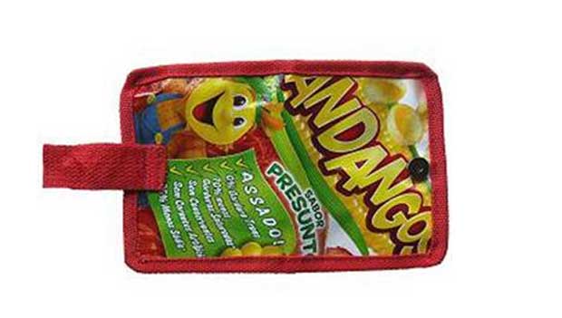 Carteira da TerraCycle (R$ 14,90) feita com embalagem do biscoito Fandangos. À venda no site do Wal-Mart<br> Carteira da TerraCycle (R$ 14,90) feita com embalagem do biscoito Fandangos. À venda no site do Wal-Mart<br>