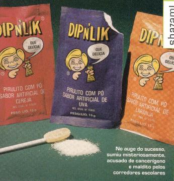 O pirulito era sem graça, mas o açúcarzinho que vinha no pacote... uma delícia! Azedinho, a gente raspava até o último grãozinho que restava no saco. Alguém ainda encontra essa relíquia por aí?<br>