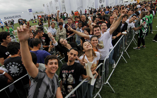 Nas filas para pular, a espera chegava a três horas<br> Nas filas para pular, a espera chegava a três horas<br>