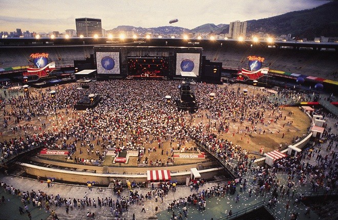 A segunda edição do festival foi realizada no estádio Maracanã, e não na Cidade do Rock que ficava em um terreno ao lado do Riocentro<br>