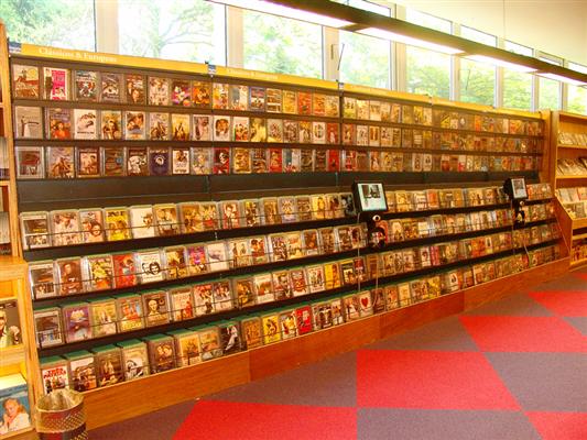 Na seção de CDs e DVDs é possível ver / escutar trechos entre 30 e 40 segundos de cada obra<br>