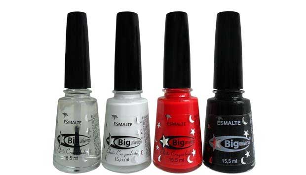 O esmalte craquelado é a aposta da marca Big Universo, da Orion Cosméticos, para o inverno 2011. O craquelado é esmalte de cobertura fosca, com textura rachada. Para obter o efeito é preciso passar um esmalte de cor sólida e aplicar sobre ele o verniz d<br>