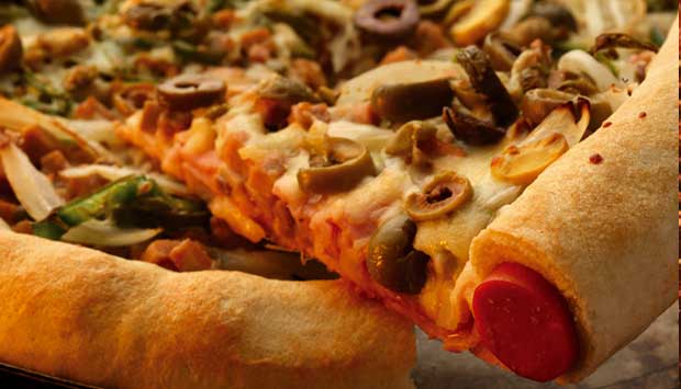 Borda de cachorr-quente é a novidade para o Dia da Pizza<br>