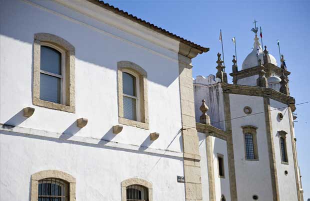 Inaugurada em 1739 e tombada pelo Instituto do Patrimônio Histórico e Artístico Nacional (IPHAN), a Igreja da Glória é considerada uma das joias da arquitetura colonial brasileira, um grande exemplo do barroco no Rio com suas proporções perfeitas e locali<br>