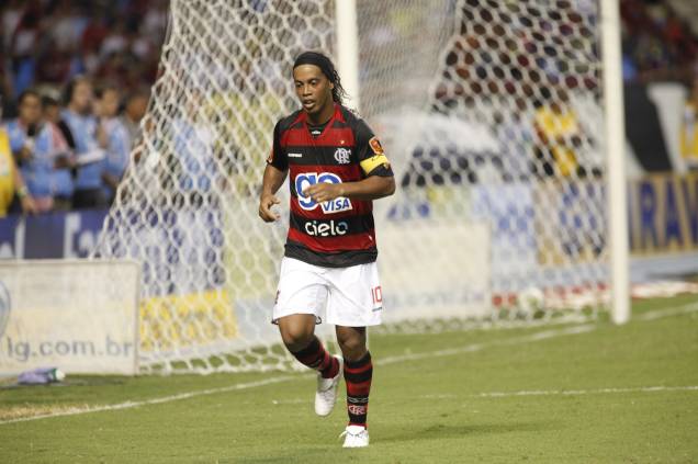 Ronaldinho Gaúcho chegou como aposta no Fla, mas é visto com frequência no circuito noturno da cidade<br>
