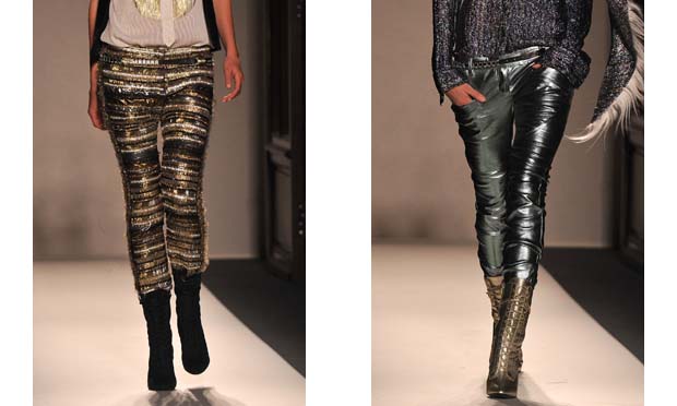 Na última coleção de Christophe Decarnin para a Balmain, o estilista investiu no brilho em um modelo de paetês e outro metalizado.<br> Na última coleção de Christophe Decarnin para a Balmain, o estilista investiu no brilho em um modelo de paetês e outro metalizado.<br>