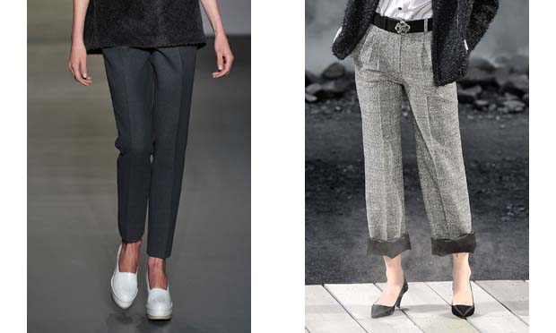 Calvin Klein (à esquerda) fez modelo de alfaiataria com o comprimento curto, um pouco acima do tornozelo. A Chanel (à direita) também trabalhou alfaiataria, e, ao invés de deixar o comprimento curtinho, preferiu dobrar a barra em um truque de estilo.<br>