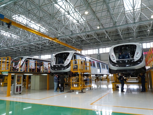 Linha de montagem em fábrica chinesa: novos vagões terão ar condicionado mais potente, com temperatura controlada de 23°C<br>