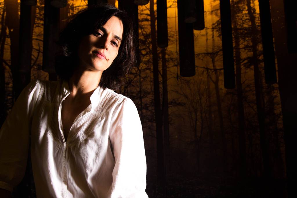 Mariana Lima é dirigida por Marcio Abreu em leitura no CCBB