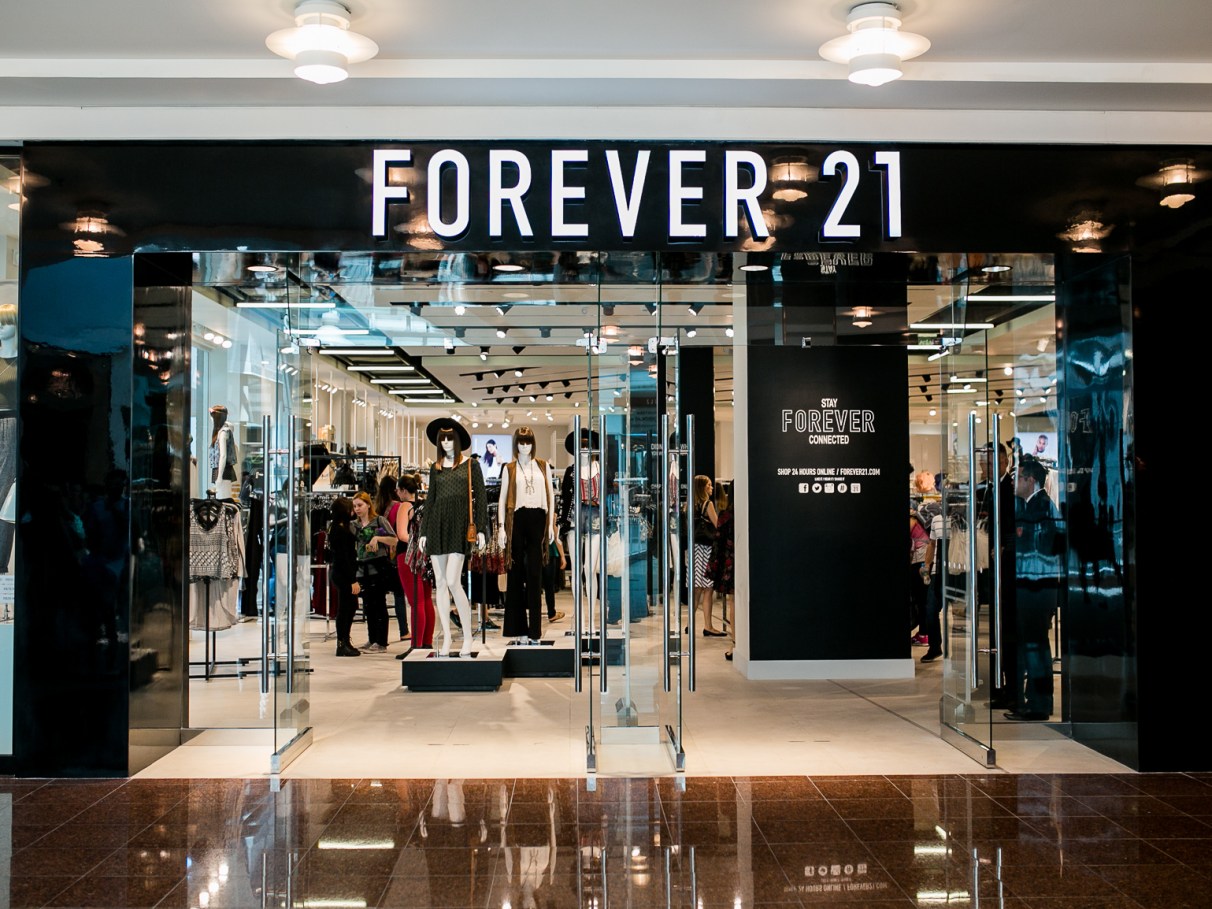 Forever 21 tem o desafio de manter preços baixos - Pequenas