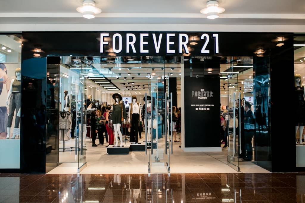 Forever 21 fecha lojas no Brasil, mas antes liquida tudo - Economia -  Estado de Minas