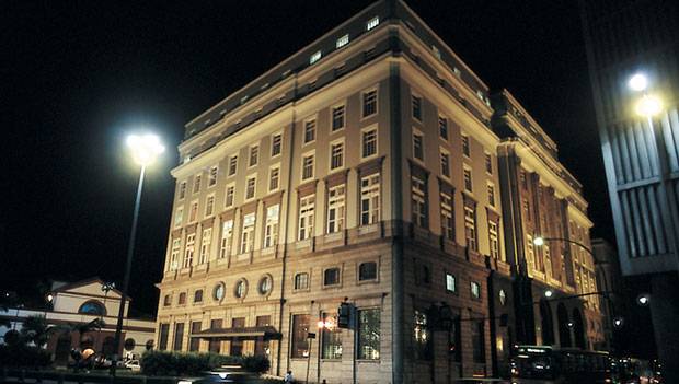 No cora&ccedil;&atilde;o do Centro Hist&oacute;rico do Rio, na Rua Primeiro de Mar&ccedil;o, o CCBB ocupa uma imponente constru&ccedil;&atilde;o de linhas neocl&aacute;ssicas datada de 1906. Ap&oacute;s passar por obras de revitaliza&ccedil;&atilde;o, foi aberto ao p&uacute;blico em 1989<br>