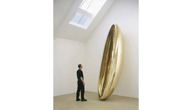 De 1999, a concha de bronze de Anish Kapoor exposta na mostra Ascension, do CCBB, Rio de Janeiro.<br>