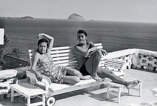 Elis Regina e o marido, Ronaldo Bôscoli, na residência deles na Avenida Niemeyer, no início dos anos 70<br> Elis Regina e o marido, Ronaldo Bôscoli, na residência deles na Avenida Niemeyer, no início dos anos 70<br>